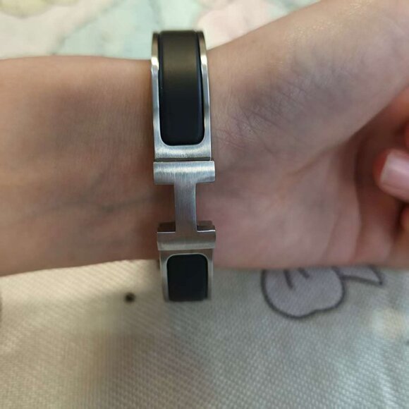 Hermès Silver and Black Click Bracelet Hermès - Picture 8 of 8